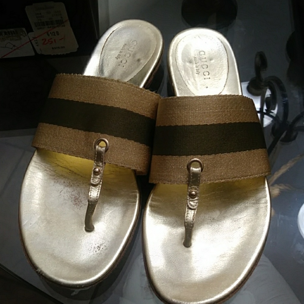 Gucci gold olice flat sandal flip flop